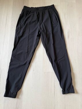 Men’s Lululemon surge joggers, black size medium
